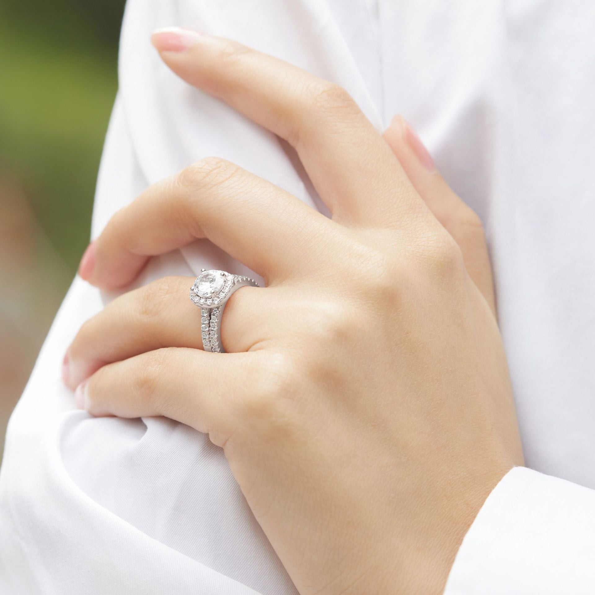Damen Verlobungsring mit filigranem Pavé-Besatz und strahlendem Hauptstein Shop Nory