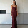 Damen Elegantes Spitzenkleid mit skulpturalem Oberteil und raffinierten Seitenschlitzen Shopnory