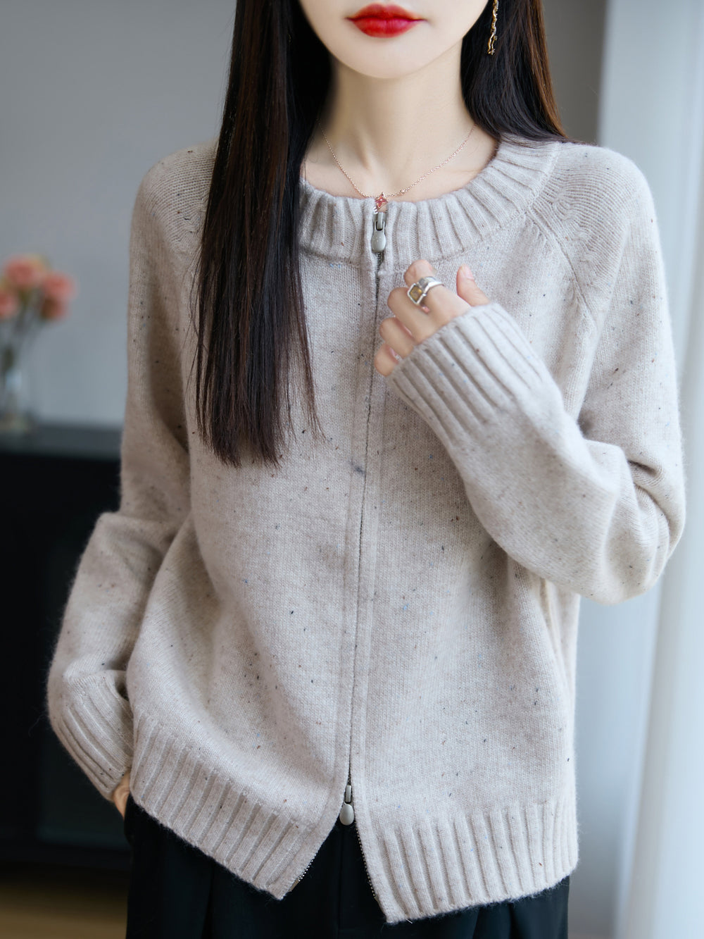 Damen Zip-Strickjacke mit Rundhalsausschnitt, feinem Nep‑Garn und gerippten Abschlüssen Shop Nory