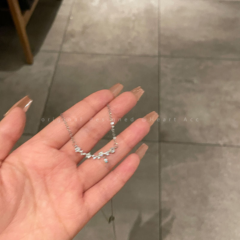 Damen Halskette mit funkelndem Zirkonia-Anhänger Shop Nory