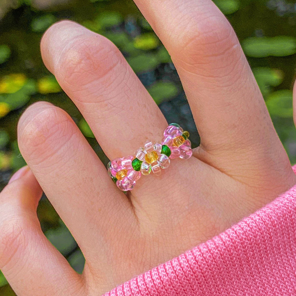 Damenring mit bunten Perlen und floralen Motiven Shop Nory
