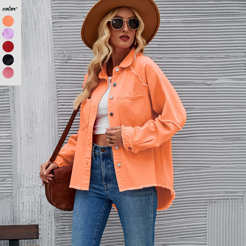 Damen Denimjacke mit lässigem Schnitt und fransigen Details