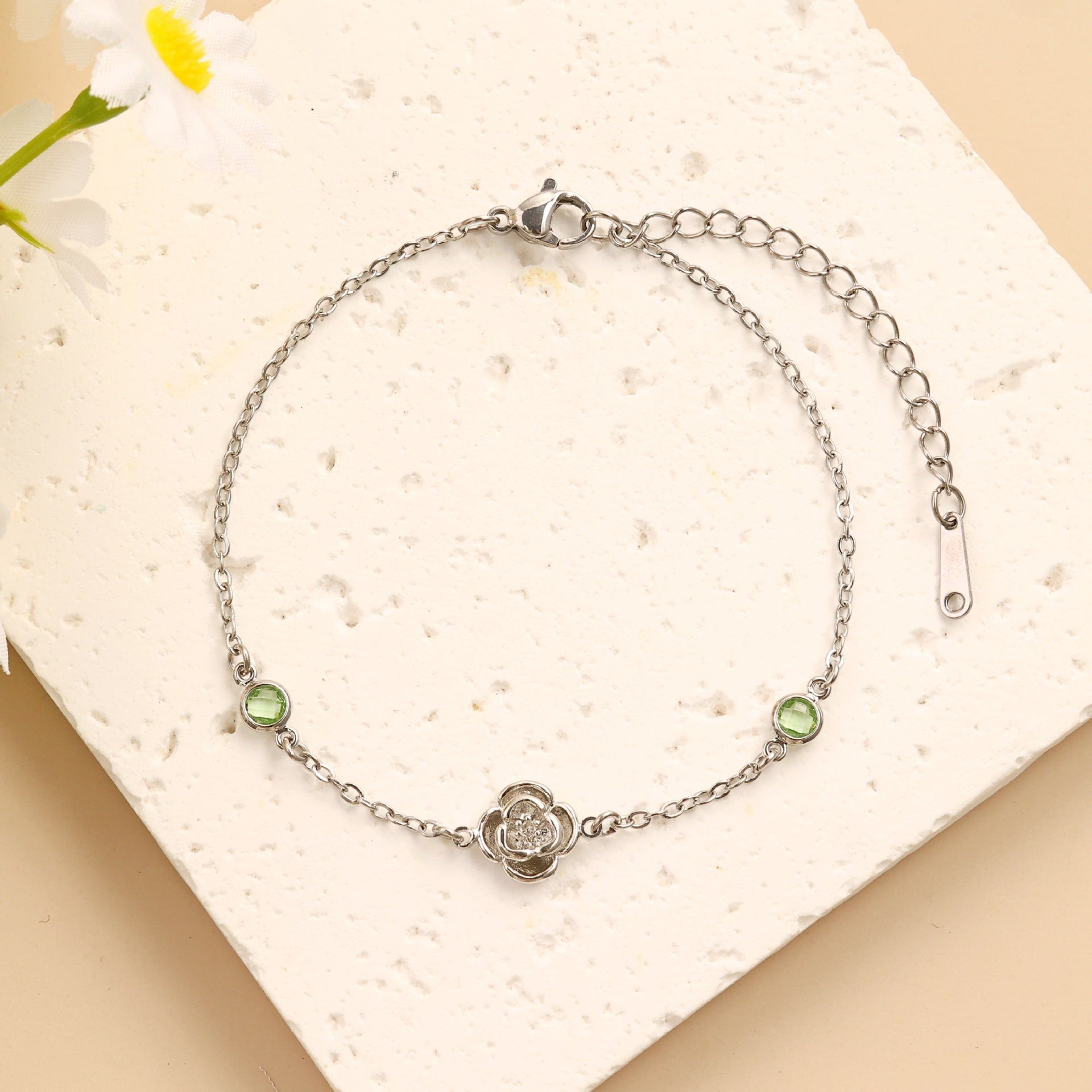 Damen filigranes Armband mit floralem Design Shop Nory