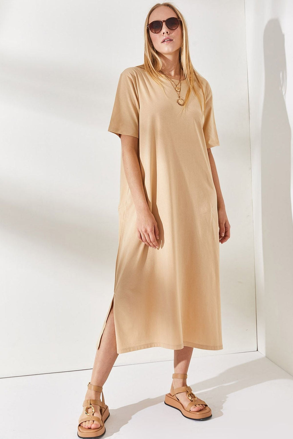 Damen schlichtes langärmliges Kleid mit seitlichen Schlitzen und komfortablem Schnitt Shopnory