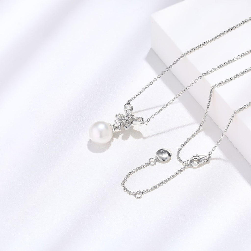 Damen Halskette mit filigranem Schmetterlingsanhänger und edler Perle Shop Nory
