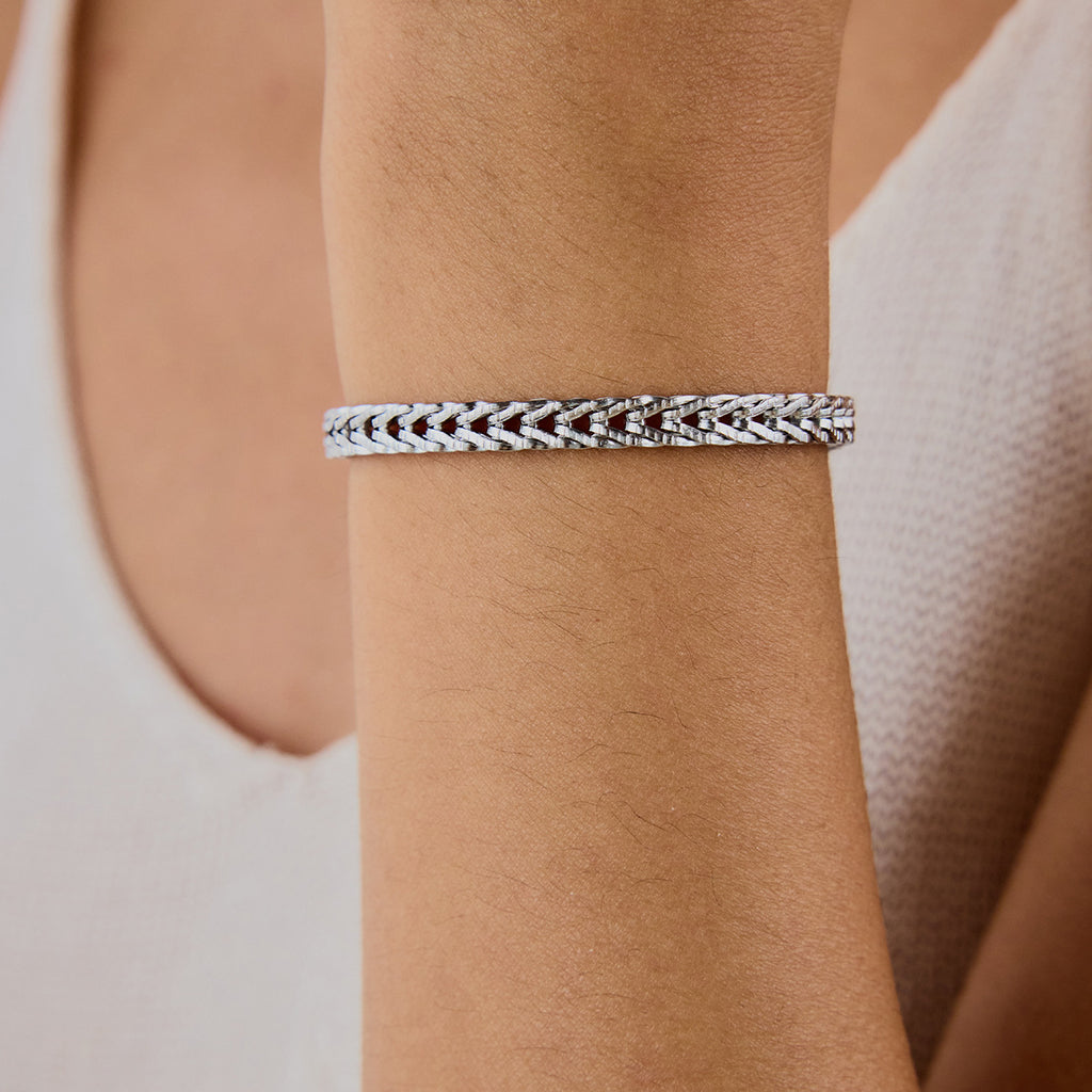 Damen Armkette mit eleganten geflochtenen Mustern aus hypoallergenem Edelstahl Shop Nory