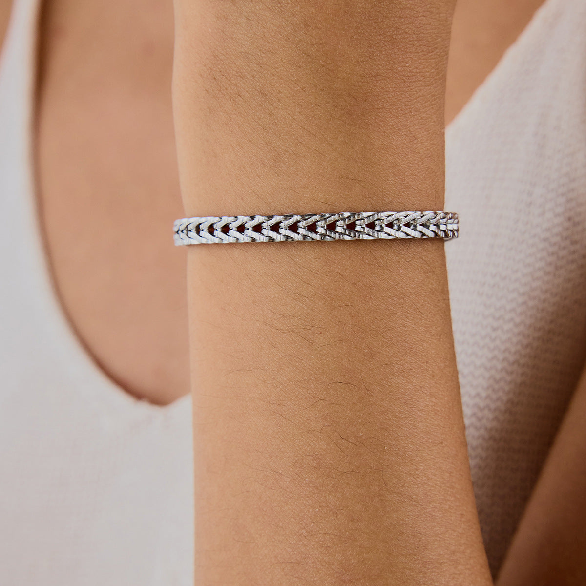Damen Armkette mit eleganten geflochtenen Mustern aus hypoallergenem Edelstahl Shop Nory