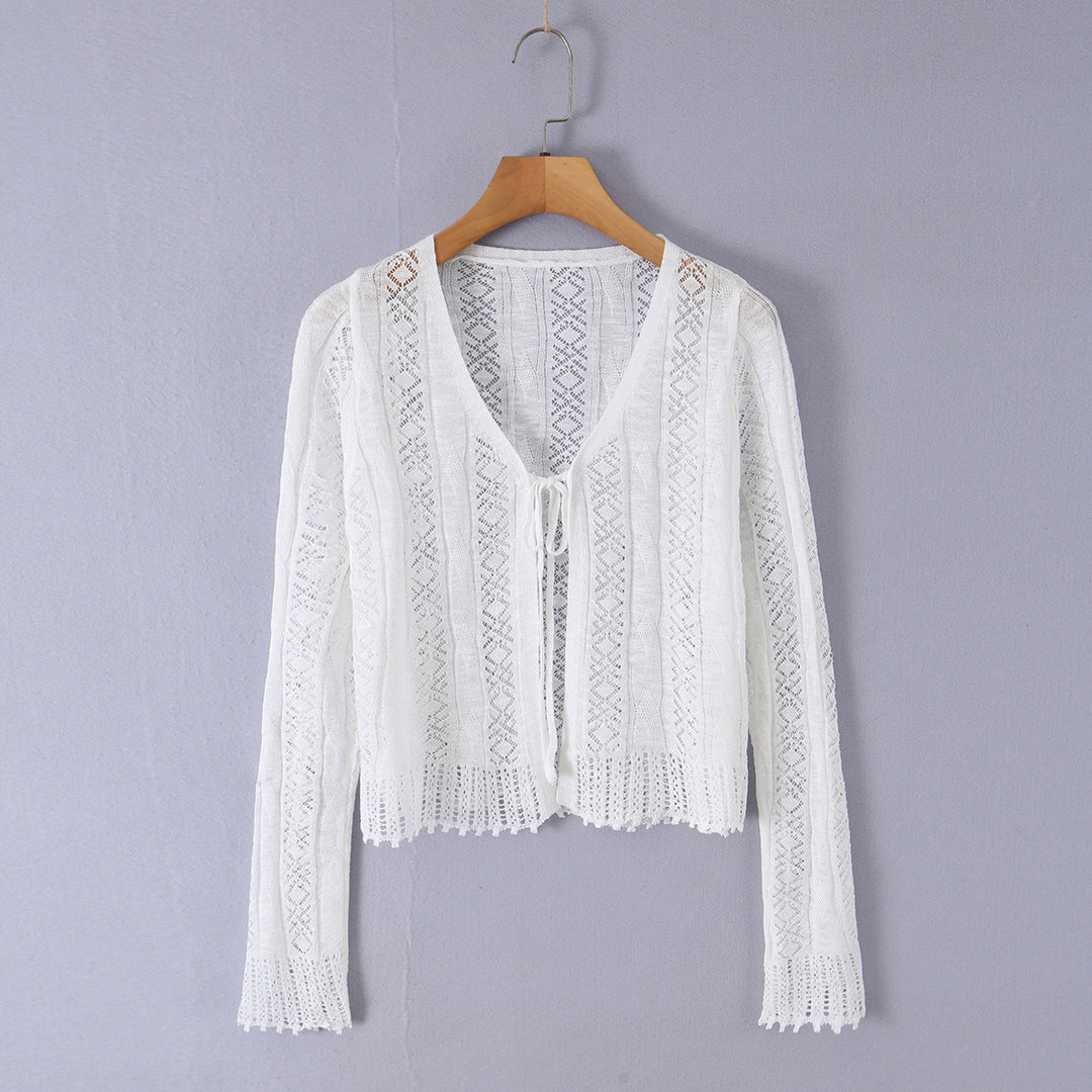 Damen Leichter gehäkelter Kurzcardigan mit V‑Ausschnitt, Bindeband und Ajourmuster Shop Nory