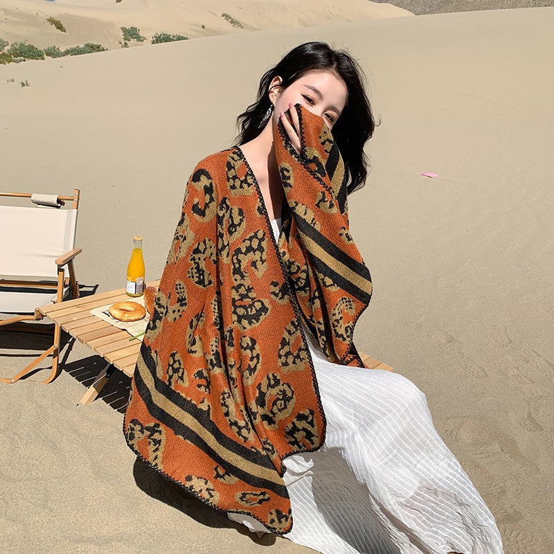 Damen Oversize‑Poncho im Strick‑Wollmix mit Leo‑Jacquard und V‑Ausschnitt Shop Nory