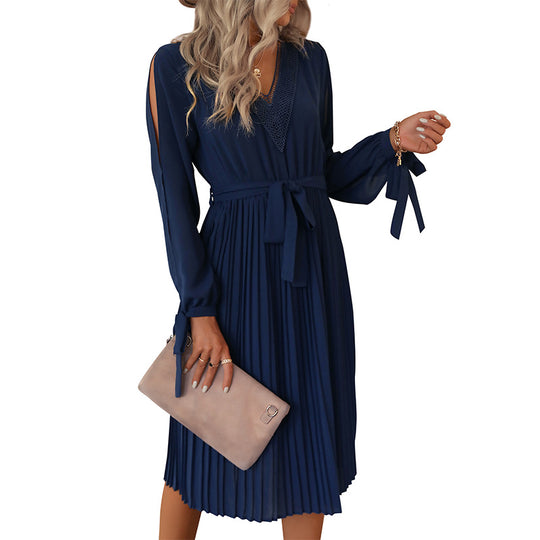 Damen Plissiertes Chiffon‑Look Midikleid mit V‑Ausschnitt und Spitzeneinsatz sowie Bindegürtel Shop Nory