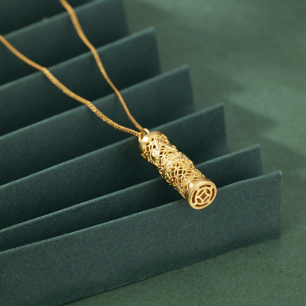 Damen Kette mit kunstvollem filigranen Anhänger Shop Nory