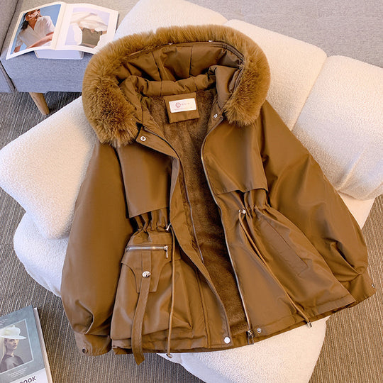 Damen nan kurze Utility-Parka mit Kordelzugtaillierung, abnehmbarem Webpelzkragen und asymmetrischen Taschen Shop Nory