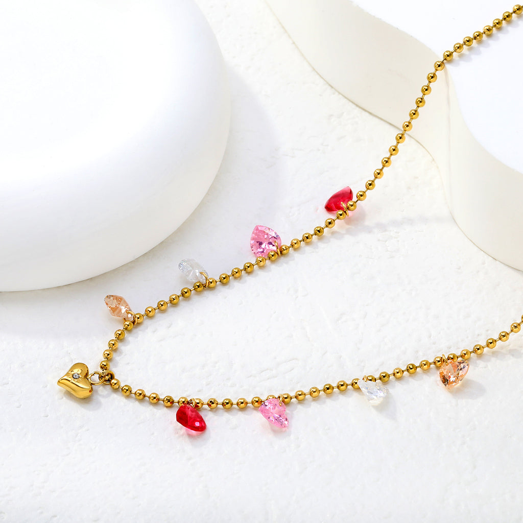 Damen Halskette mit zarten herzförmigen Anhängern und funkelnden Kristallen Shop Nory