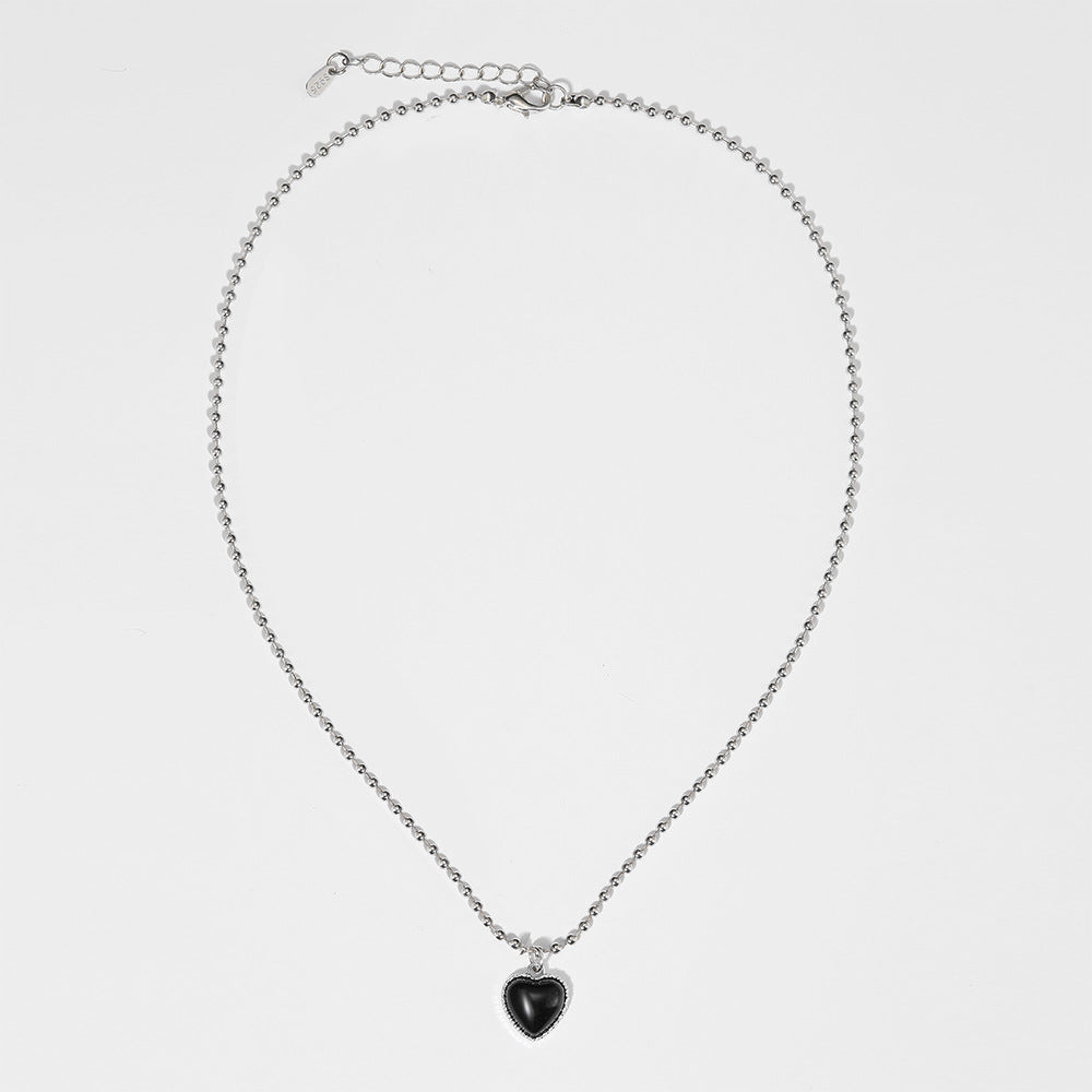 Damen Halskette mit herzförmigem Anhänger und funkelnden Details Shop Nory