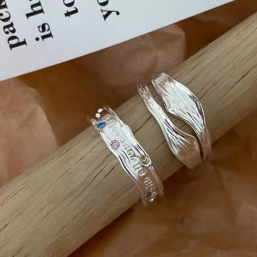 Damenring mit inspirierendem Schriftzug und funkelnden Steinen Shop Nory