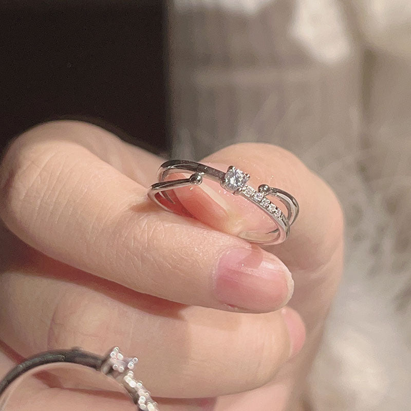 Damen moderner Ring mit elegantem Design und funkelndem Zirkonia Shop Nory
