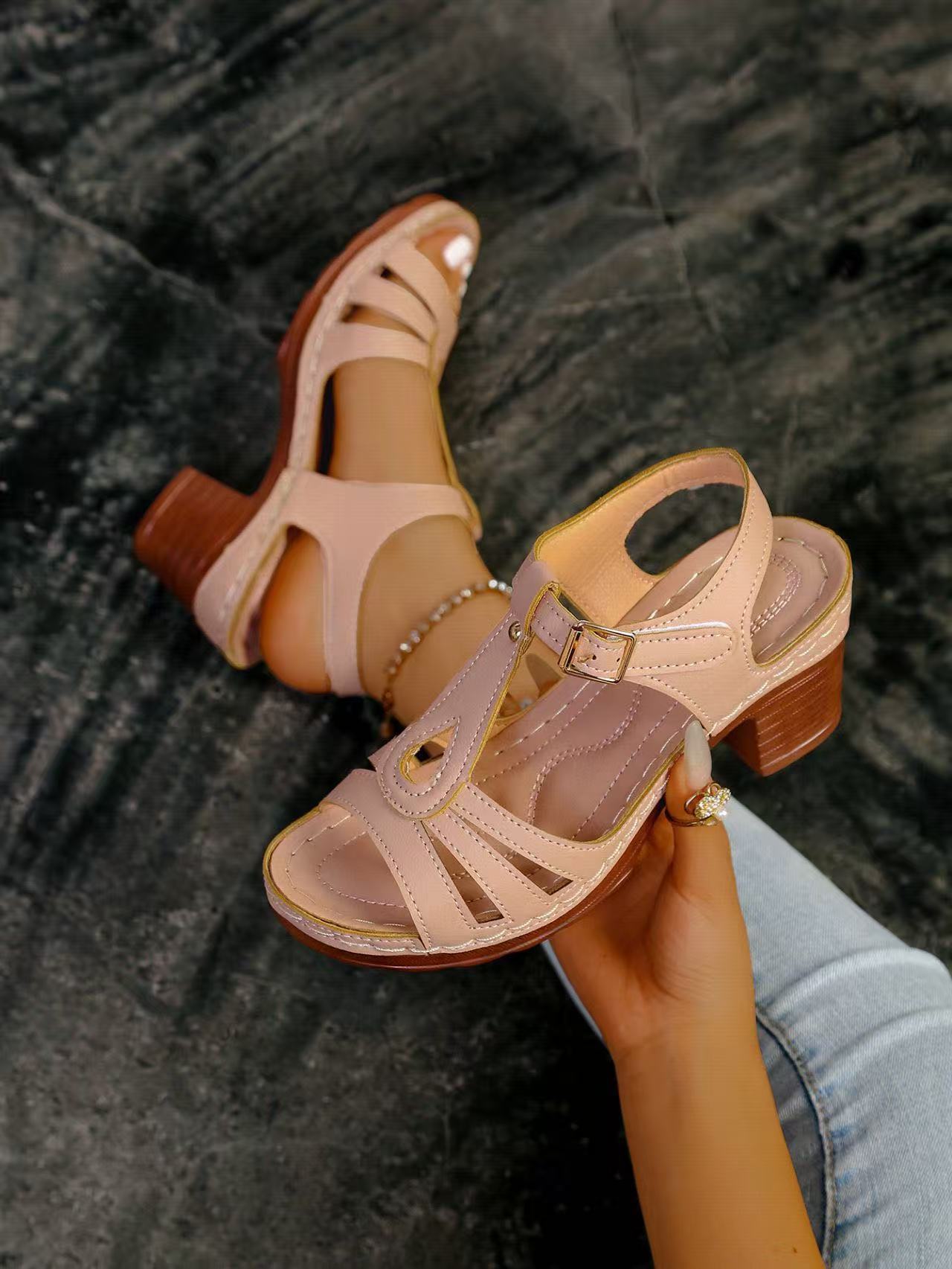 Damen modische T-Strap Sandalen mit Blockabsatz