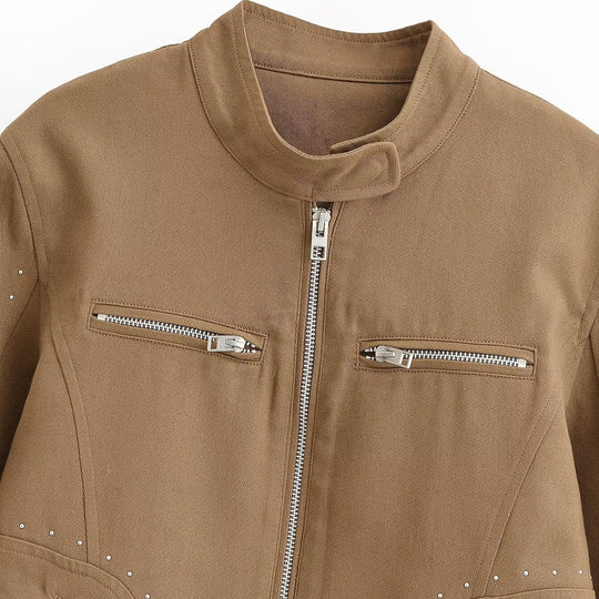 Damen Kurze Velours-Optik Jacke mit Stehkragen, Ziernähten, Nietenapplikation und Reißverschlusstaschen Shop Nory