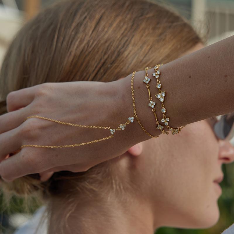 Damen Armband mit funkelnden Kristallverzierungen und hypoallergenem Edelstahl Shop Nory