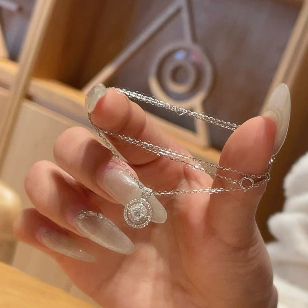 Damen Halskette mit funkelndem Kristall-Anhänger und zarter Gliederkette Shop Nory