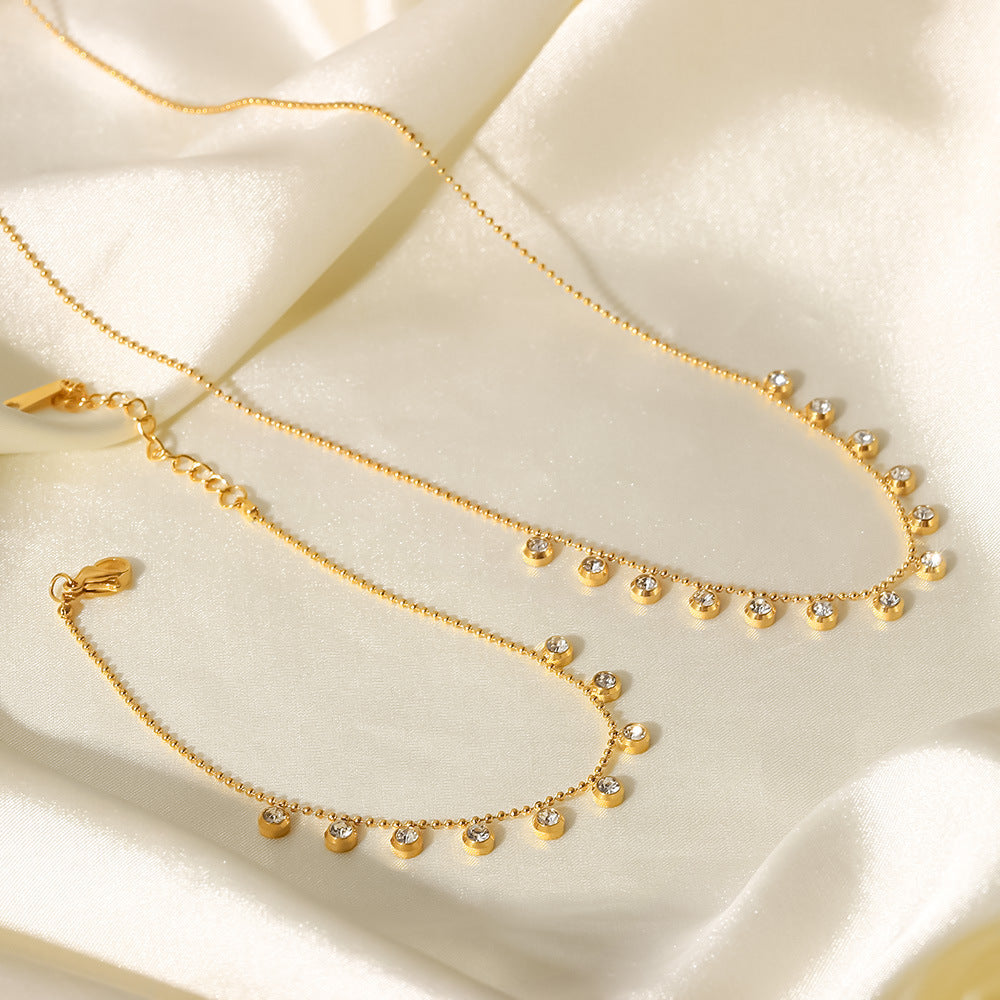 Damen Halskette mit funkelnden Zirkonia-Anhängern und feiner Edelstahlerarbeitung Shop Nory