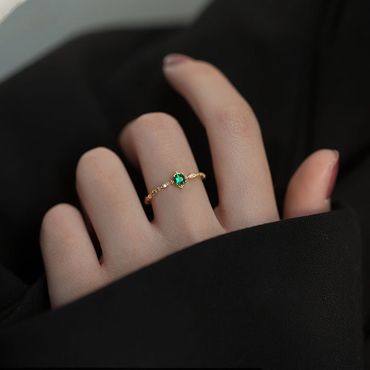 Damen Zarter Ring mit grünem Zirkonia und filigranem Design Shop Nory