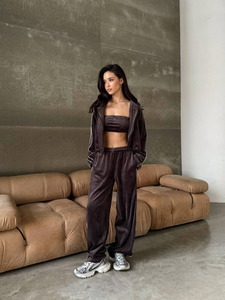 Damen dreiteiliges Samt-Lounge-Set mit Bandeau-Top, Kapuzen-Zipjacke und weiter High-Waist Palazzo-Hose Shop Nory