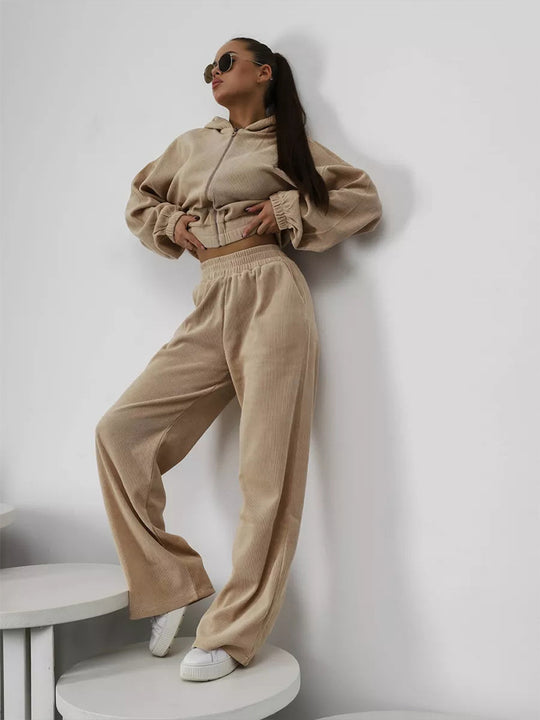 Damen Velours-Loungewear-Set mit kurzem Reißverschluss-Hoodie und weiter hochgeschnittener Palazzohose Shop Nory
