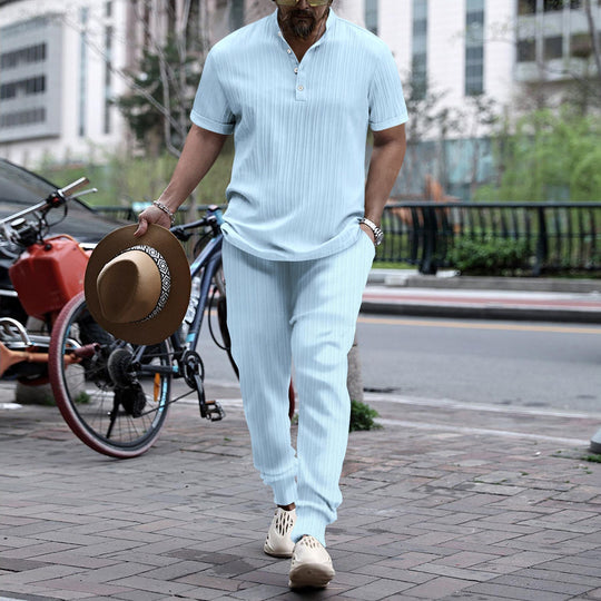 Herren kurzärmeliges Henley-Polo mit Stehkragen, feiner Längsripp-Struktur und entspanntem Relax-Fit Shop Nory