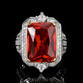 Emerald-Cut Statement Cocktailring mit Halo und Baguette-Akzentdiamanten