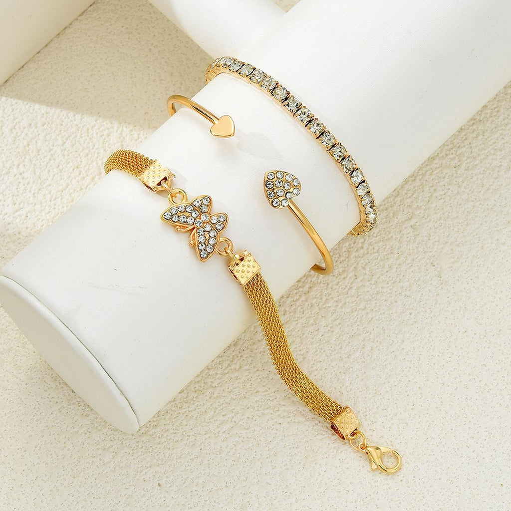 Damen Armband-Set mit funkelnden Kristallelementen und Herzdetails Shop Nory