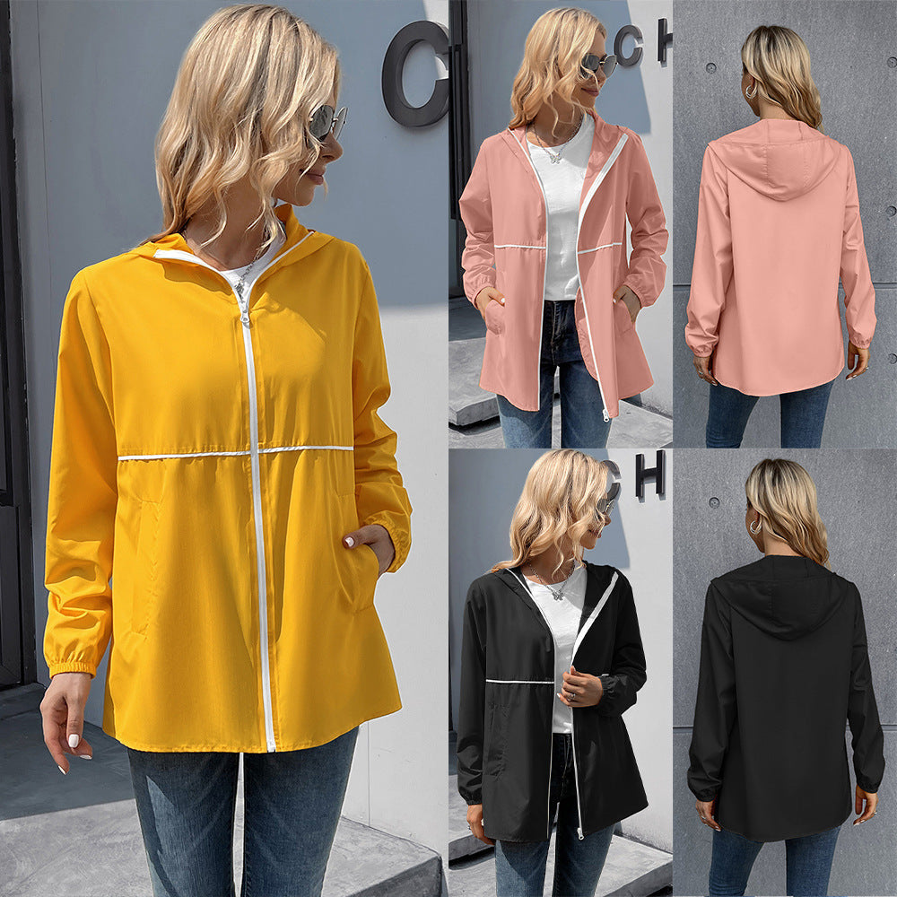 Damen leichte Regenjacke mit praktischer Kapuze und seitlichen Taschen