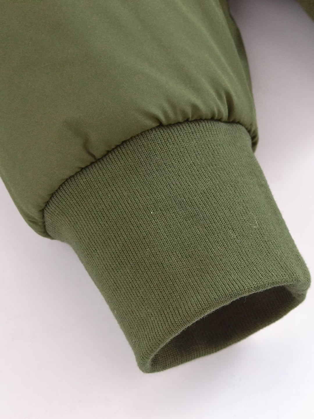 Damen Kurz geschnittene wattierte Blousonjacke mit geripptem Saum Shop Nory