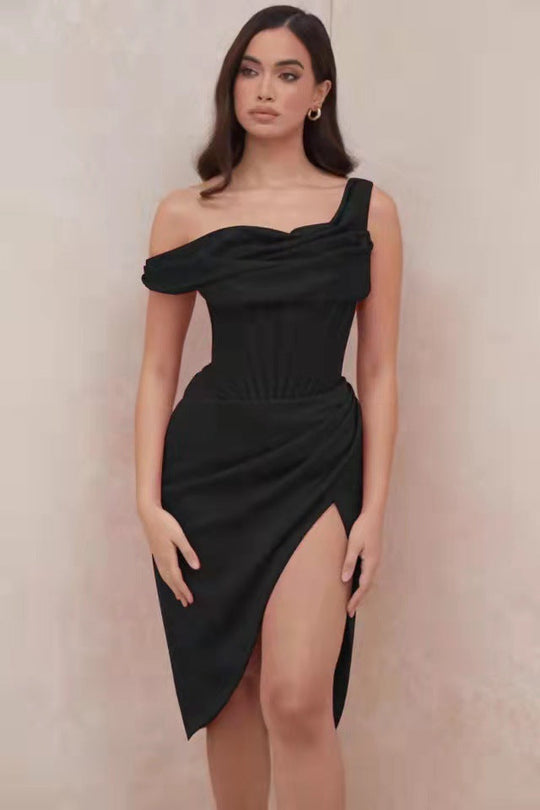 Damen Figurumspielendes Cocktailkleid mit asymmetrischem Schnitt und hohem Schlitz