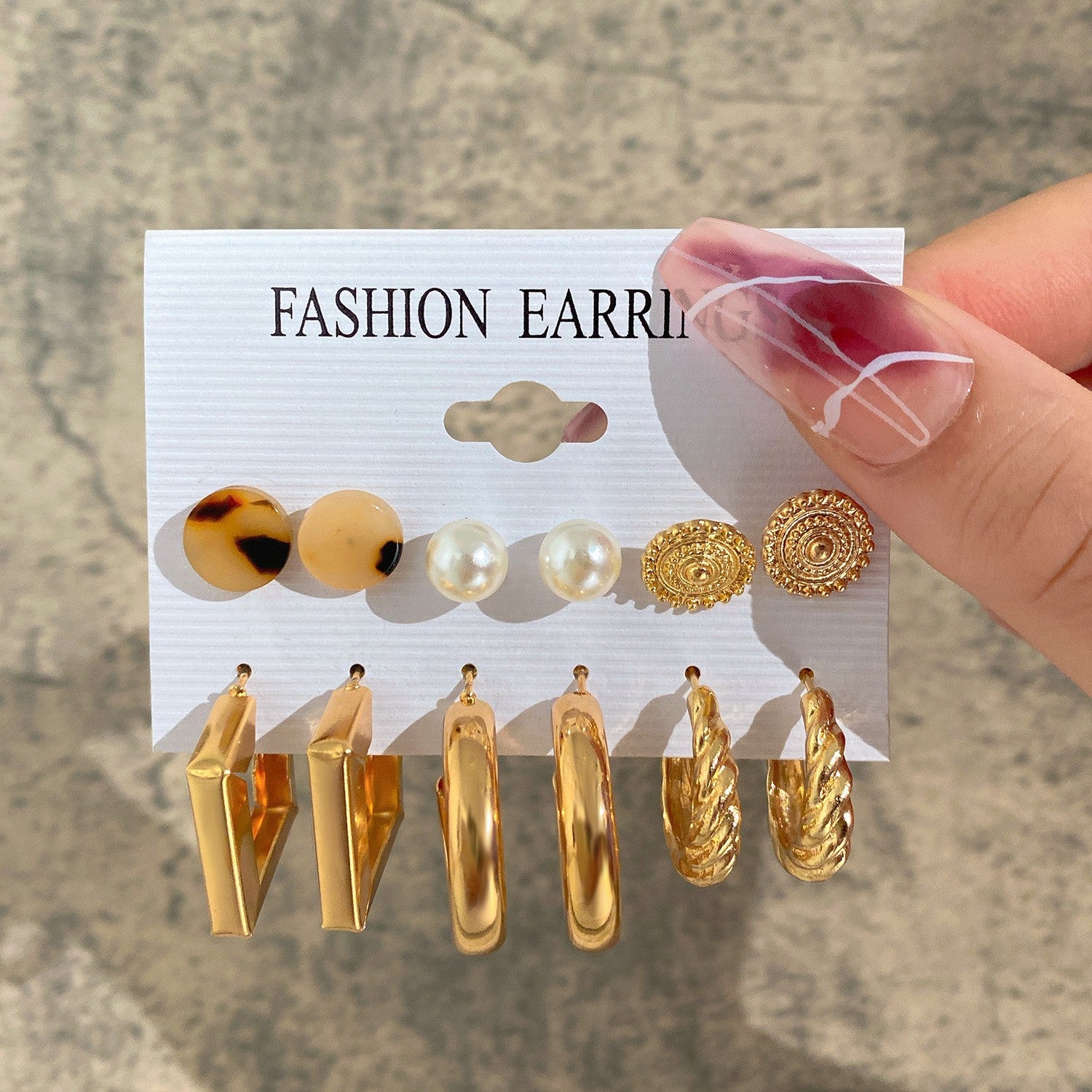 Damen Ohrringe Set mit glamourösen goldenen Designs Shop Nory
