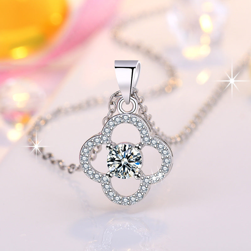 Damen Halskette mit floralem Design und funkelndem Zirkonia-Anhänger Shop Nory