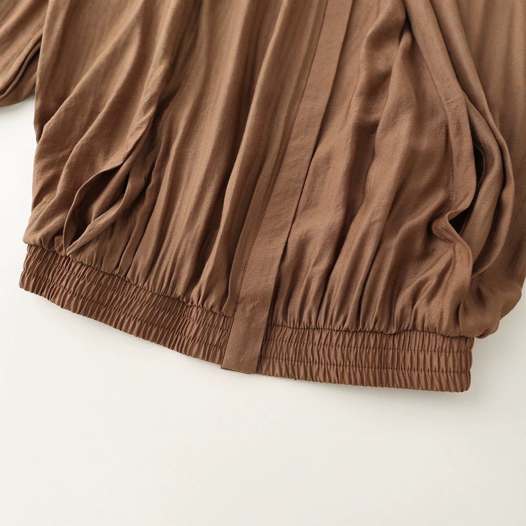 Damen leichte Blouson‑Jacke mit Faltenfront, Stehkragen und Gummizugsaum Shop Nory