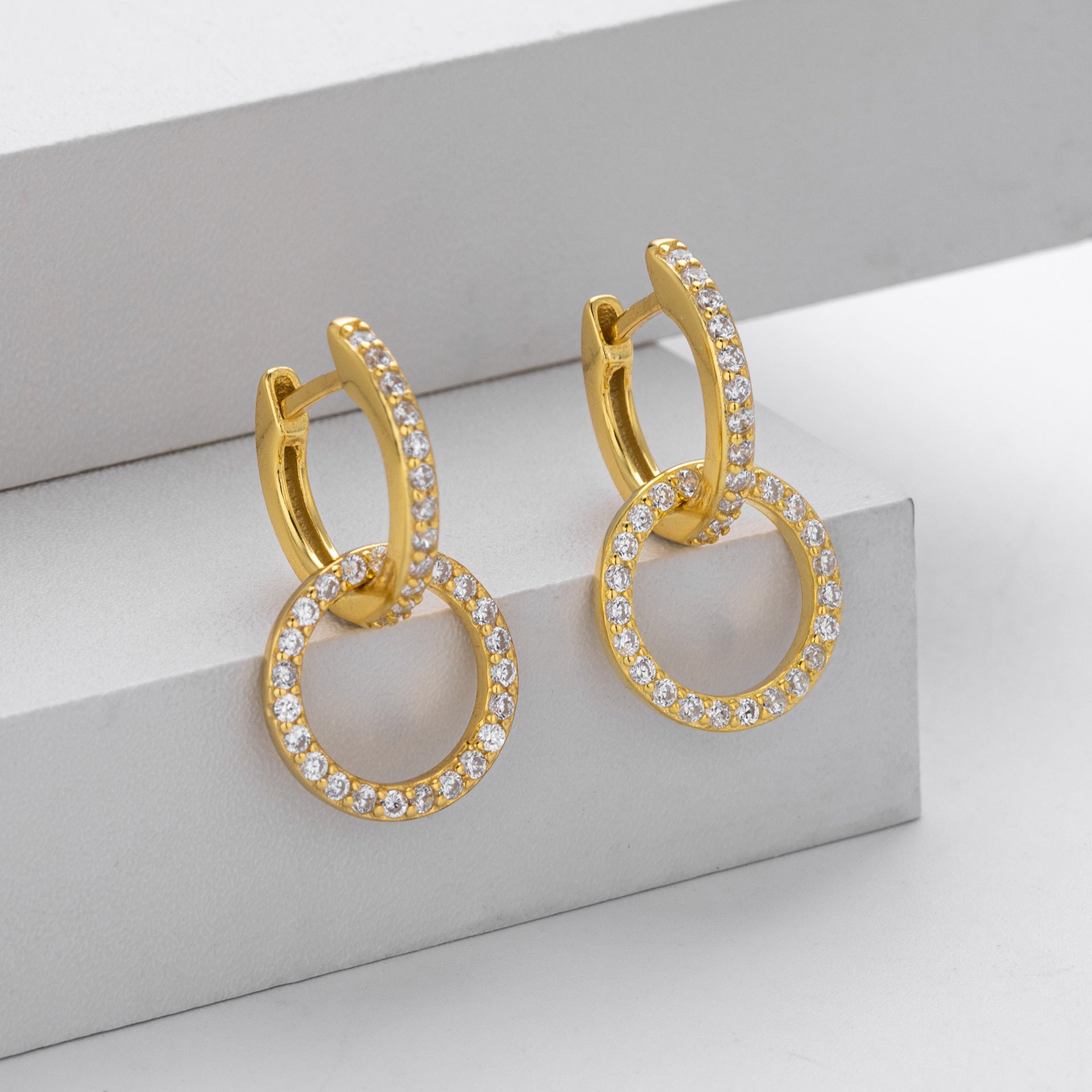 Damen Ohrhänger mit glitzernden Zirkonia in modernem Design Shop Nory