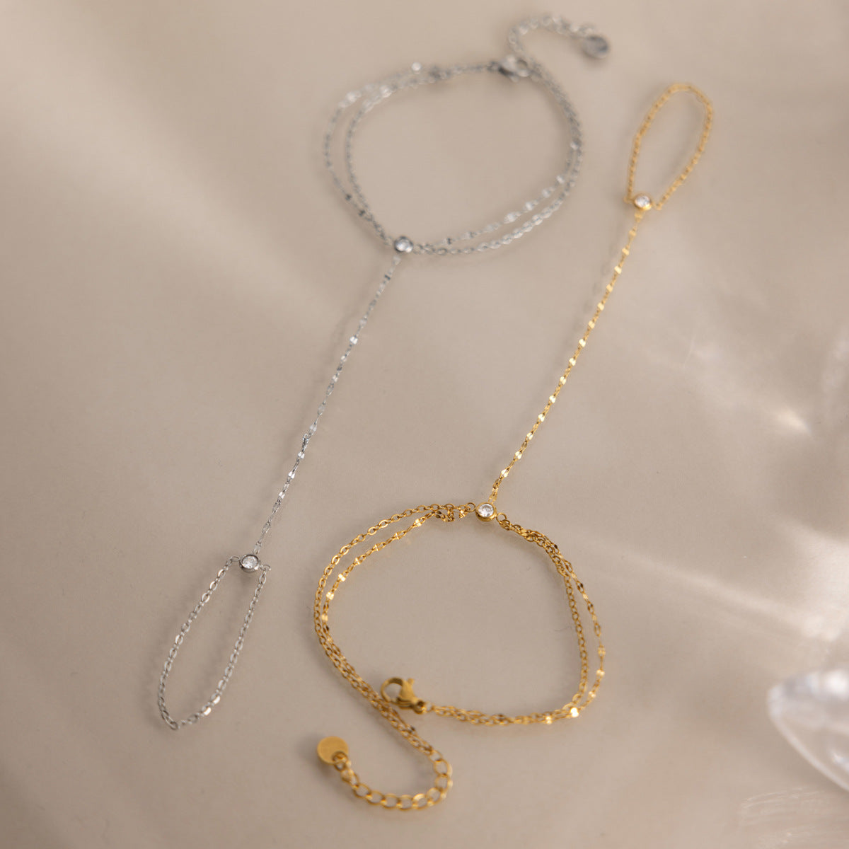 Damen Armband mit funkelndem Kristall und doppeltem Ketten-Design Shop Nory