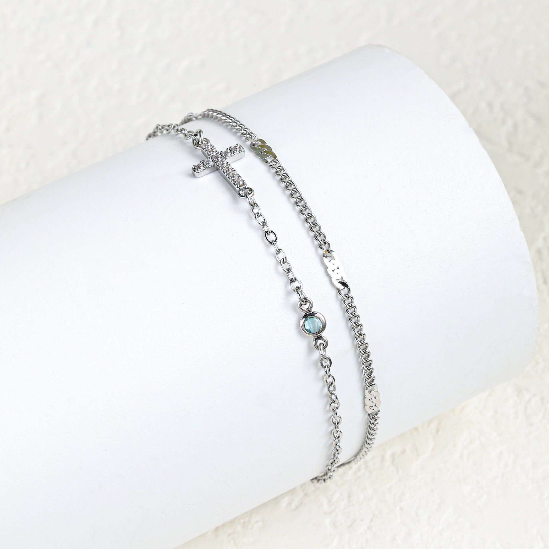 Damenarmband mit christlichem Kreuz und funkelnden Strasssteinen Shop Nory