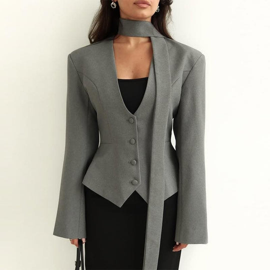 Damen Taillierter Blazer mit Bindeschal und figurbetonter Weste Shop Nory