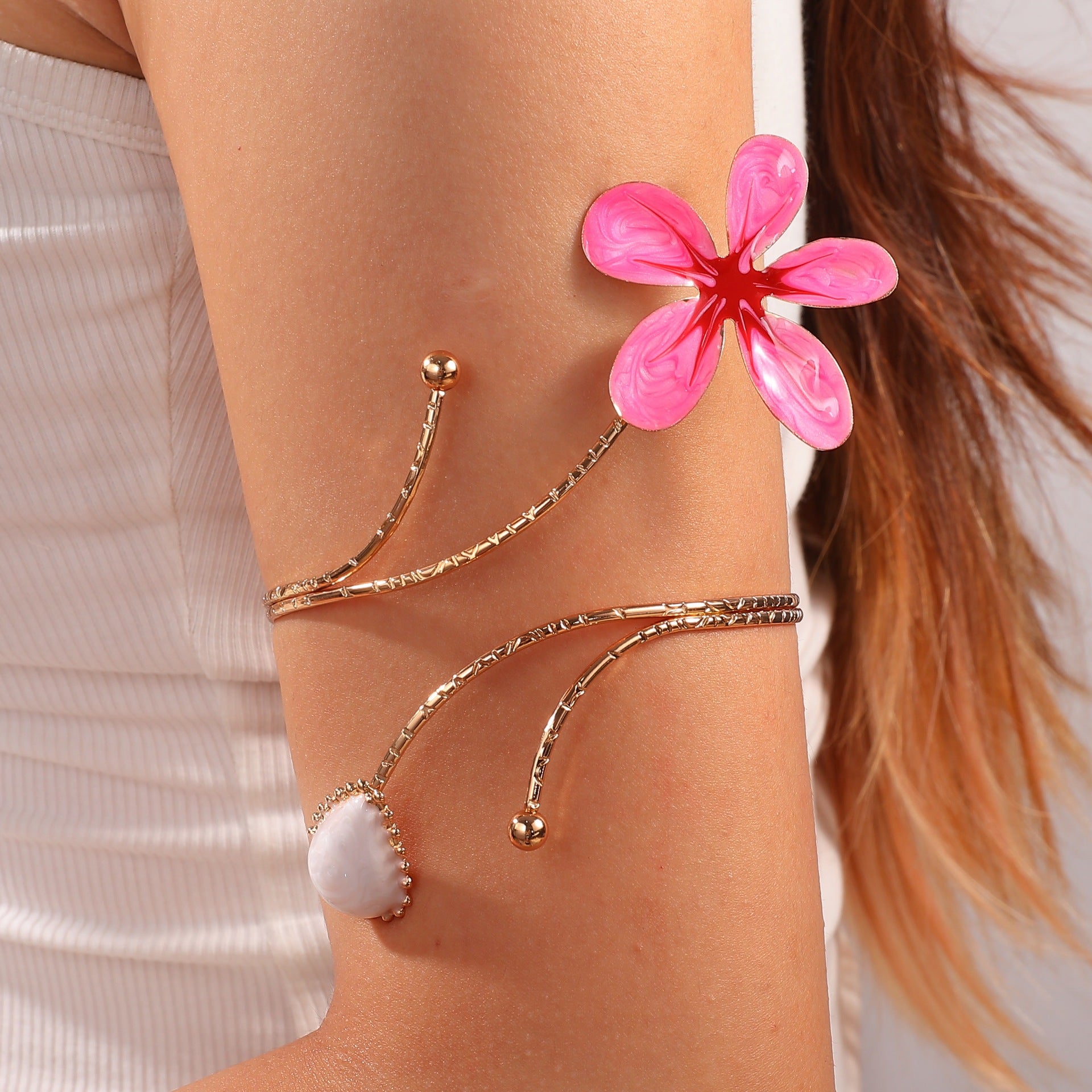 Damen Armreif mit prachtvollem floralen Design Shop Nory