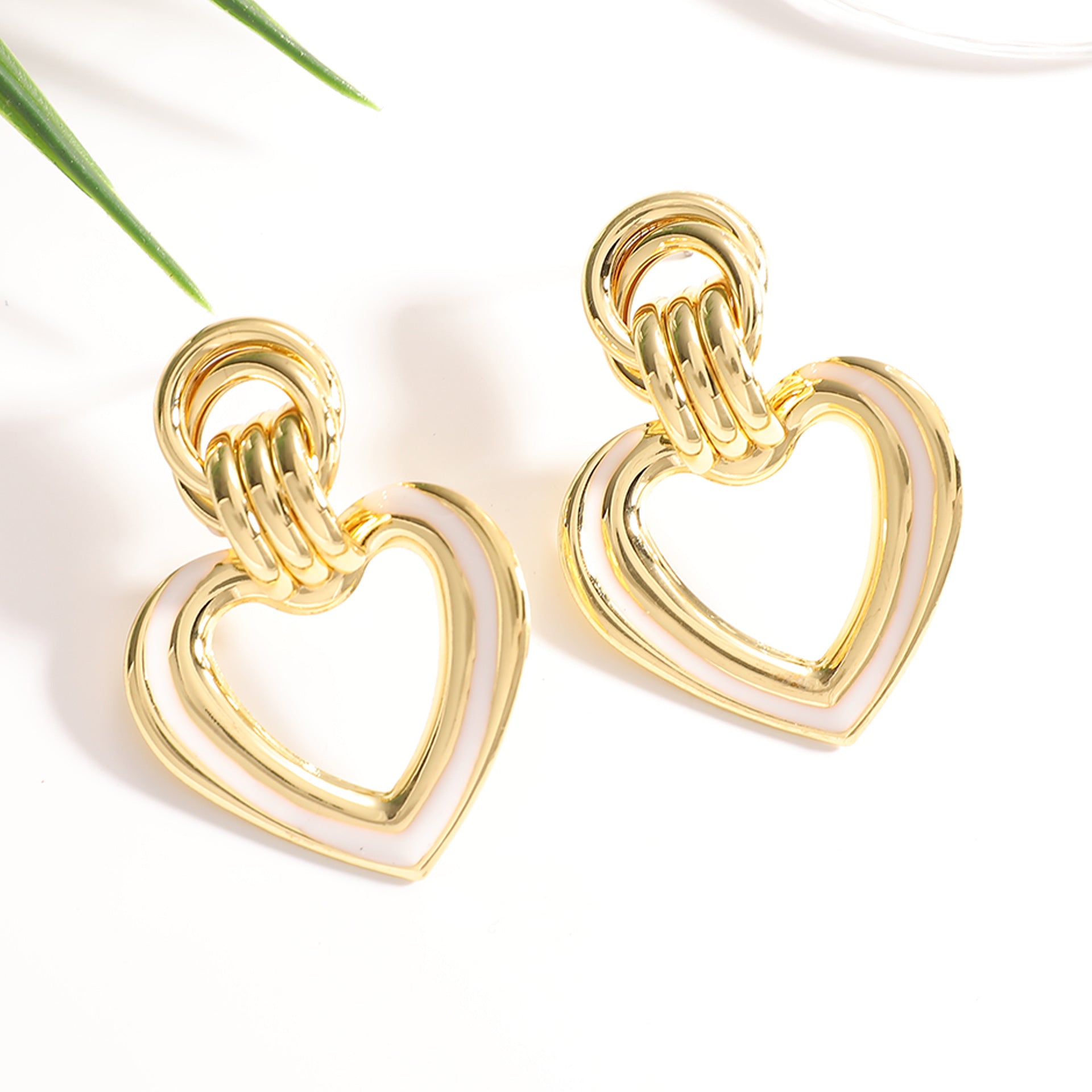 Damen Herzförmige Statement Ohrringe mit elegantem Design Shop Nory