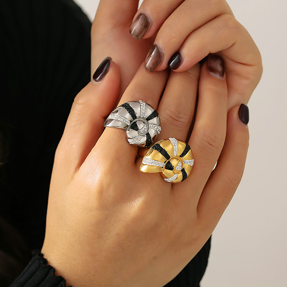Damenring mit exquisiter Gestaltung aus Edelstahl und tschechischen Diamanten Shop Nory