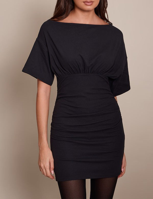 Damen Figurnahes Mini-Kleid mit U‑Boot‑Ausschnitt, Taillenraffung und Fledermausärmeln Shop Nory