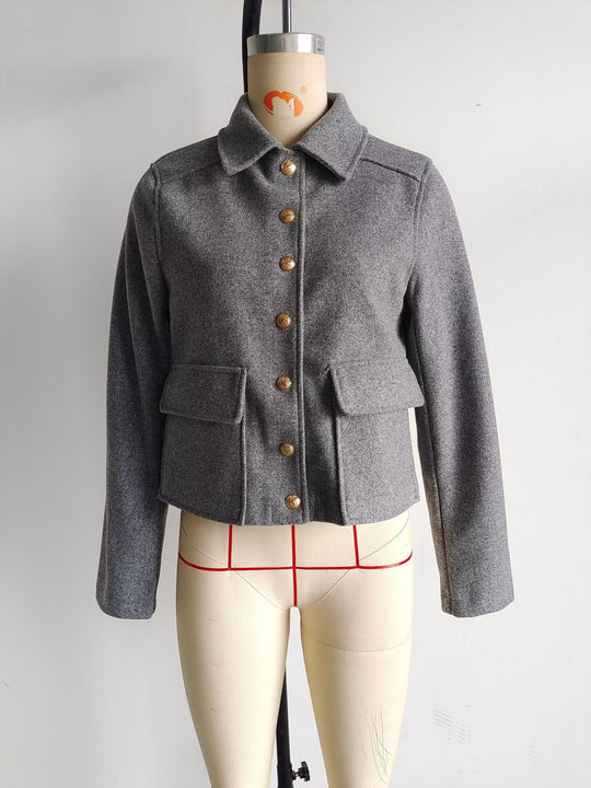 Damen Kurztaillierte Wolljacke mit Zierknöpfen und Pattentaschen Shop Nory