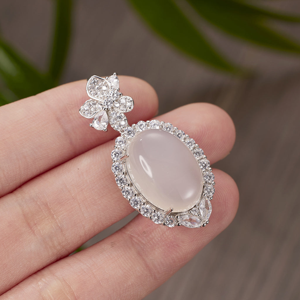 Damen Anhänger mit floralem Design und funkelnden Zirkoniasteinen Shop Nory