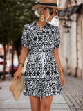 Damen Kurzarm Kleid mit modernem Muster und verstellbarem Taillenzug