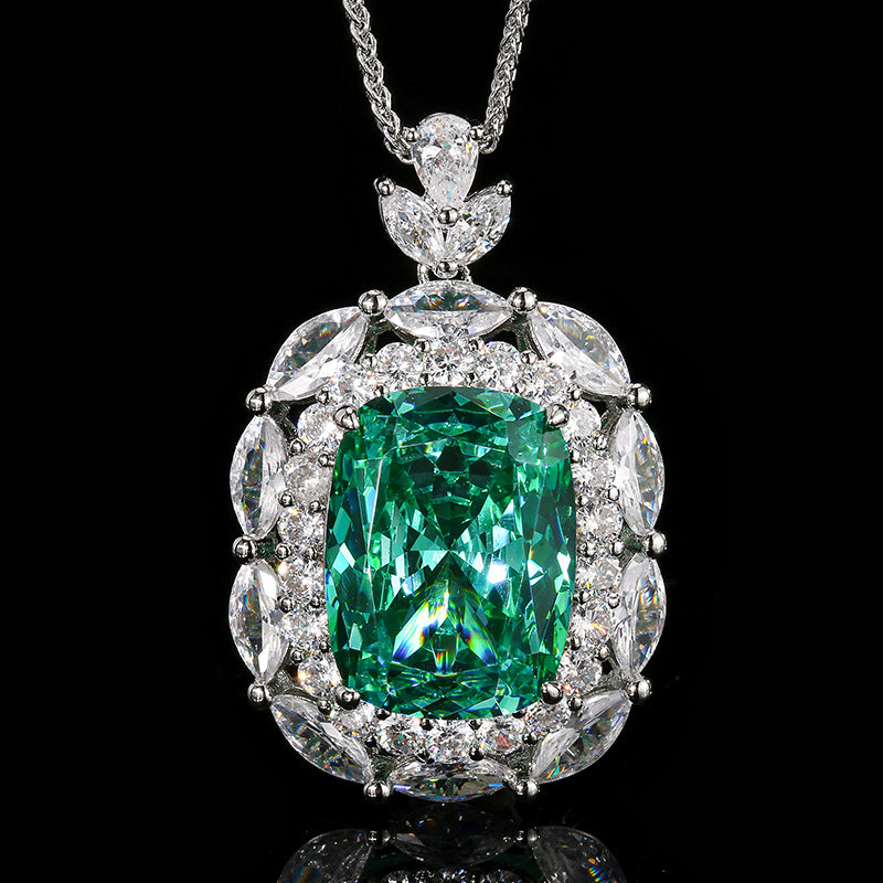 Kissen-Schliff Zentrastein Halo Anhänger Necklace mit Marquise- und Rundschliff CZ Akzenten in rhodiniertem Sterlingsilber