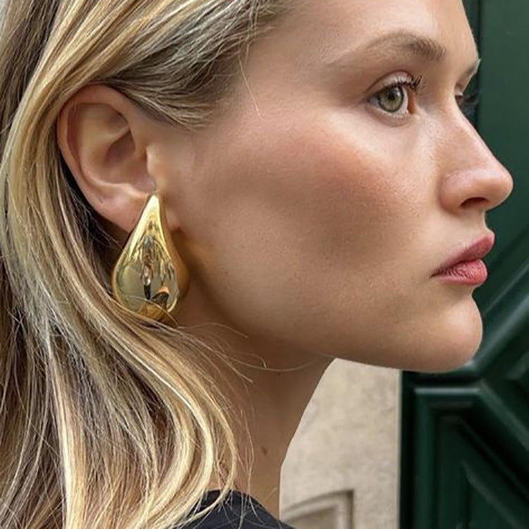 Damen moderne asymmetrische Ohrstecker mit elegantem Design Shop Nory